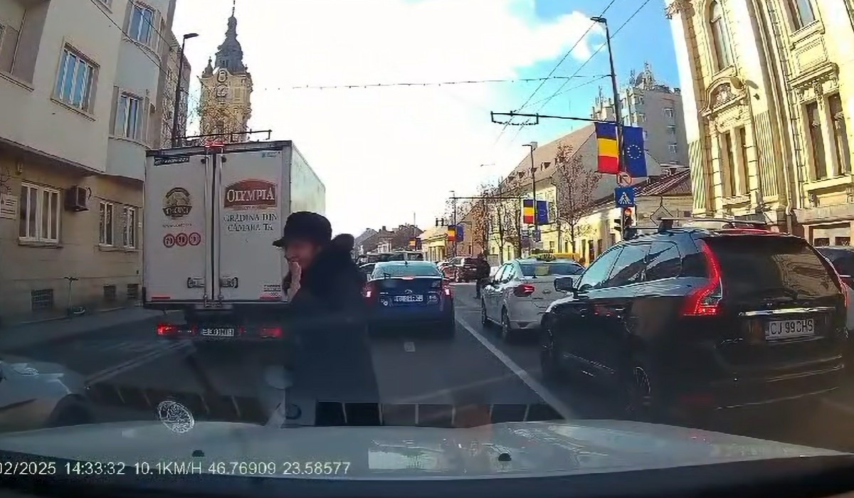 Pieton inconștient pe strada Memorandumului din Cluj. A sărit în fața mașinilor