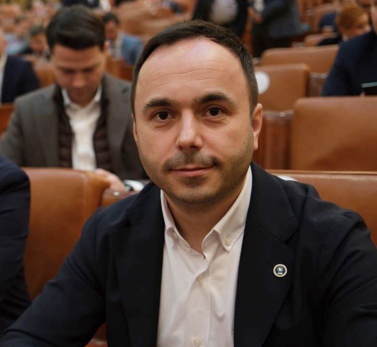 Deputatul Ovidiu Cîmpean denunță comportamentul „iresponsabil și ipocrit” al partidelor izolaționiste: „România are nevoie de stabilitate