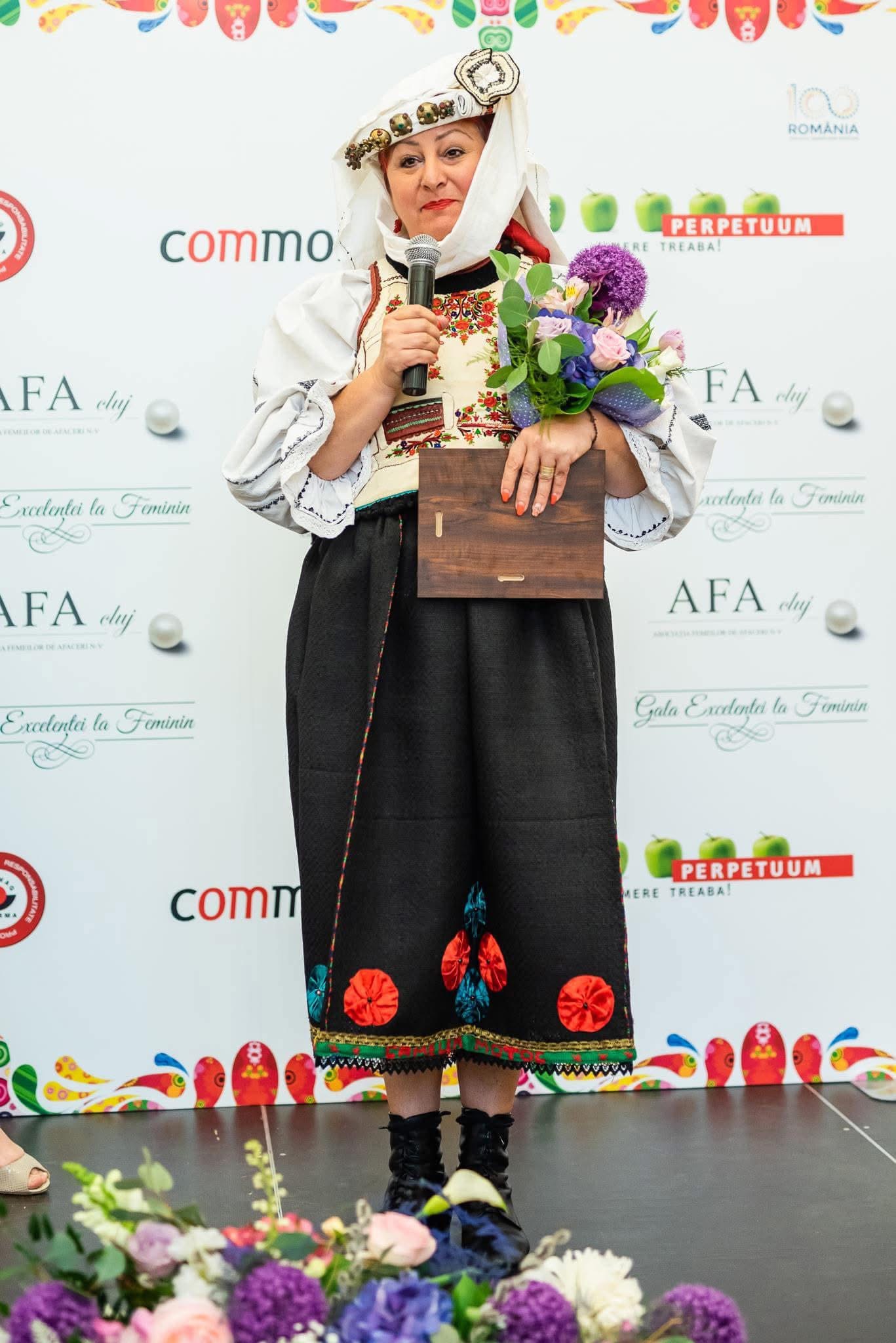 „Profesoara de joc popular și păstrătoarea de tradiții” Camelia Motoc a fost premiată de Asociația Femeilor de Afaceri Cluj la Gala Excelenței la feminin din 2018
