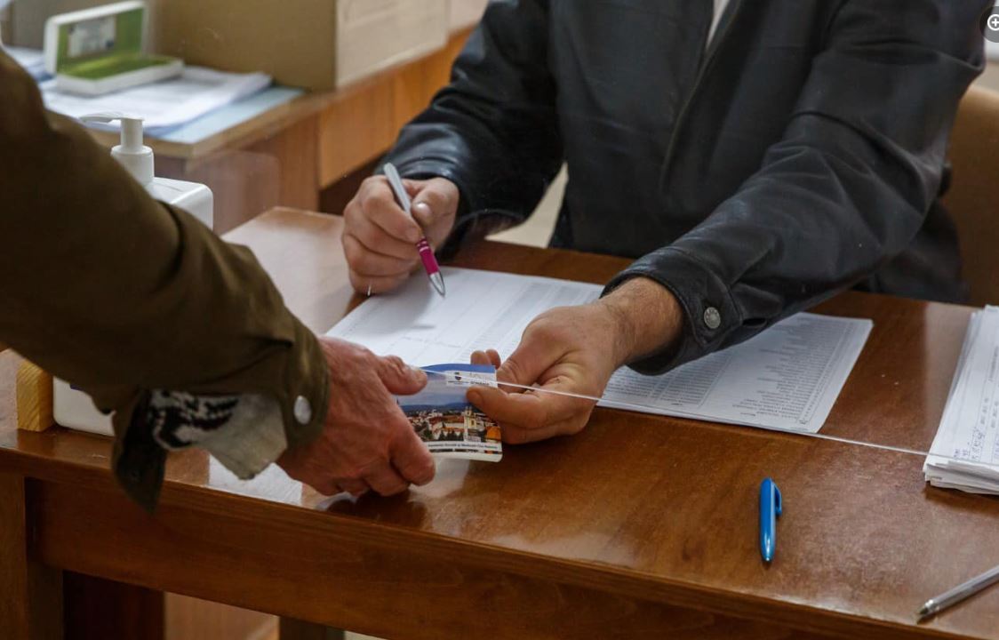 Primăria continuă programul de sprijin social pentru persoanele cu venituri reduse: 450 de lei pe an prin programul „Alimente”. |Foto: Emil Boc - Facebook