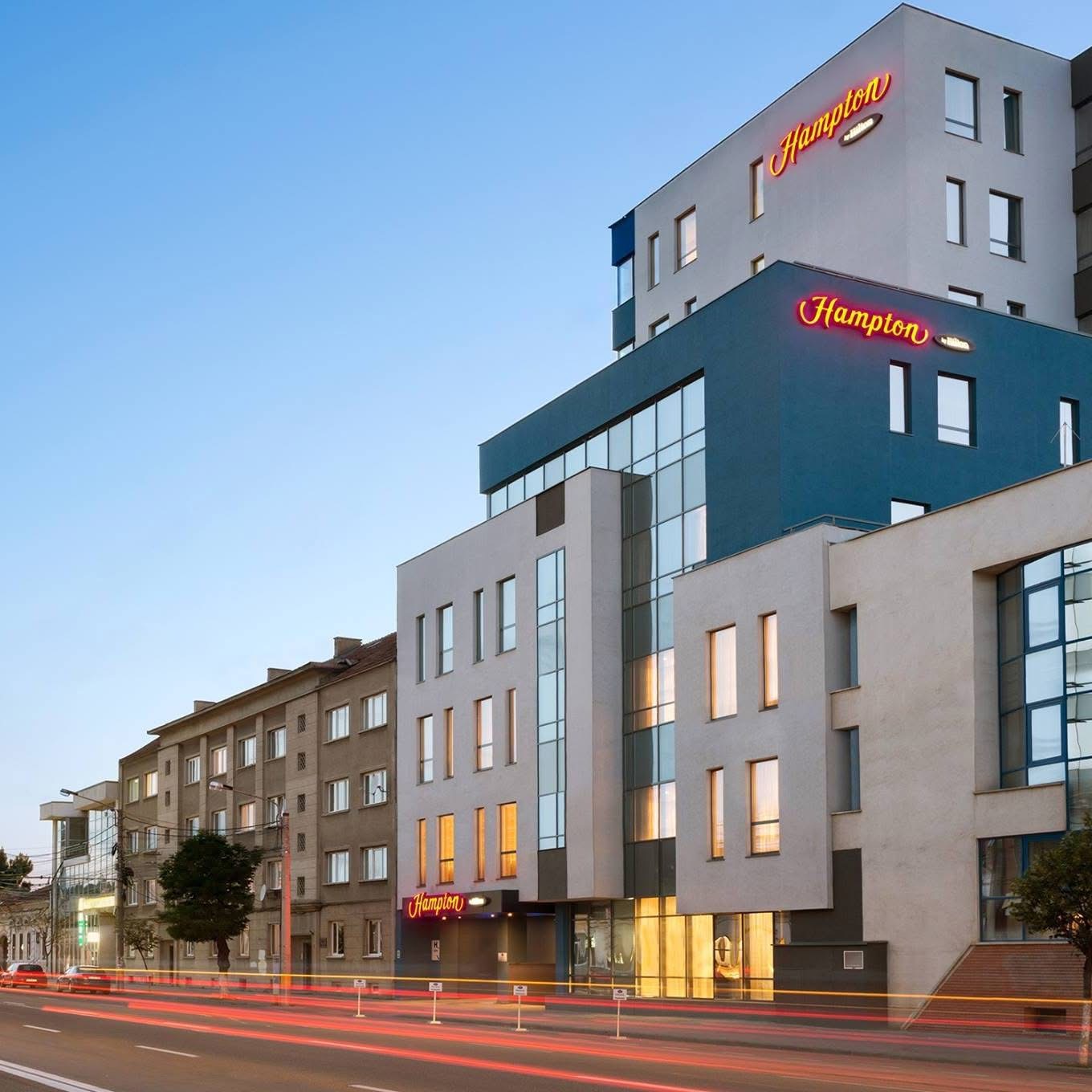Echipa hotelului Hampton by Hilton Cluj-Napoca a fost desemnată „Customer Promise & Stay Experience Champion of the Year” în cadrul lanțului hotelier Hilton pentru întreaga regiune EMEA. | Foto: courtesy Hampton by Hilton Cluj