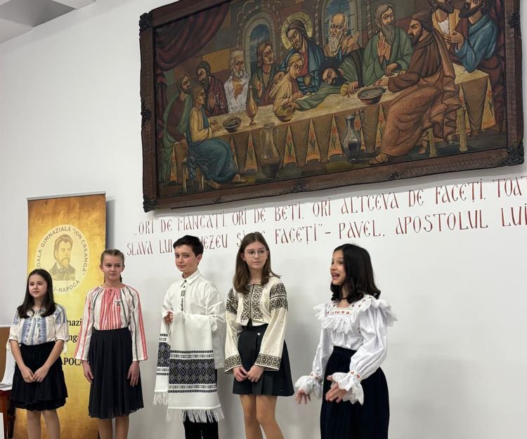 Festivalul-concurs „Sfinții închisorilor și poezia lor”. Zeci de elevi și profesori din Cluj redescoperă istoria comunismului prin ochii bunicilor.|Foto: Festivalul-concurs „Sfinții închisorilor și poezia lor”