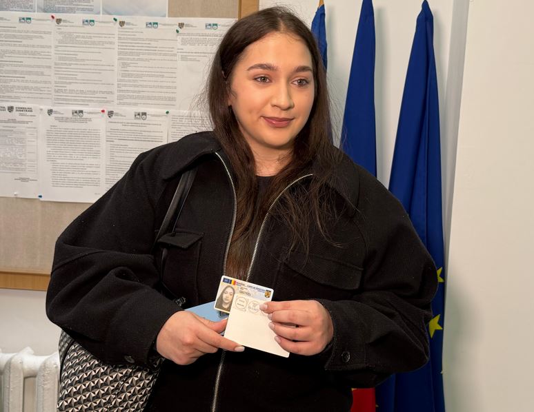Prima carte electronică de identitate din România