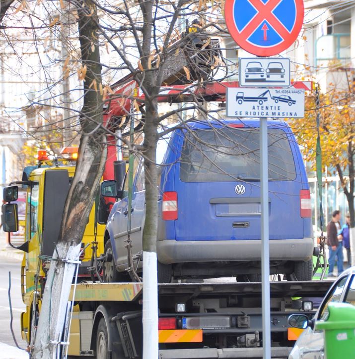 Taxe mai mari pentru ridicarea mașinilor parcate ilegal|Foto: monitorulcj.ro