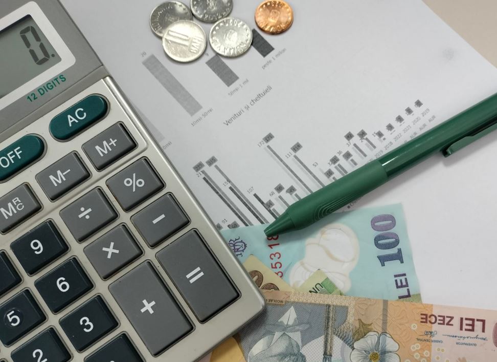 Șoferii români au plătit în medie cu 12% mai mult pe RCA anul trecut