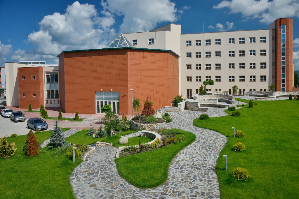 10 sisteme de panouri fotovoltaice vor fi instalate pe mai multe clădiri din campusul UMF Cluj| Foto: UMF Iuliu Hațieganu Cluj-Napoca - Facebook