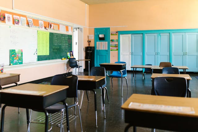 O elevă și-a bătut profesoara de la clasă | Foto: pexels.com