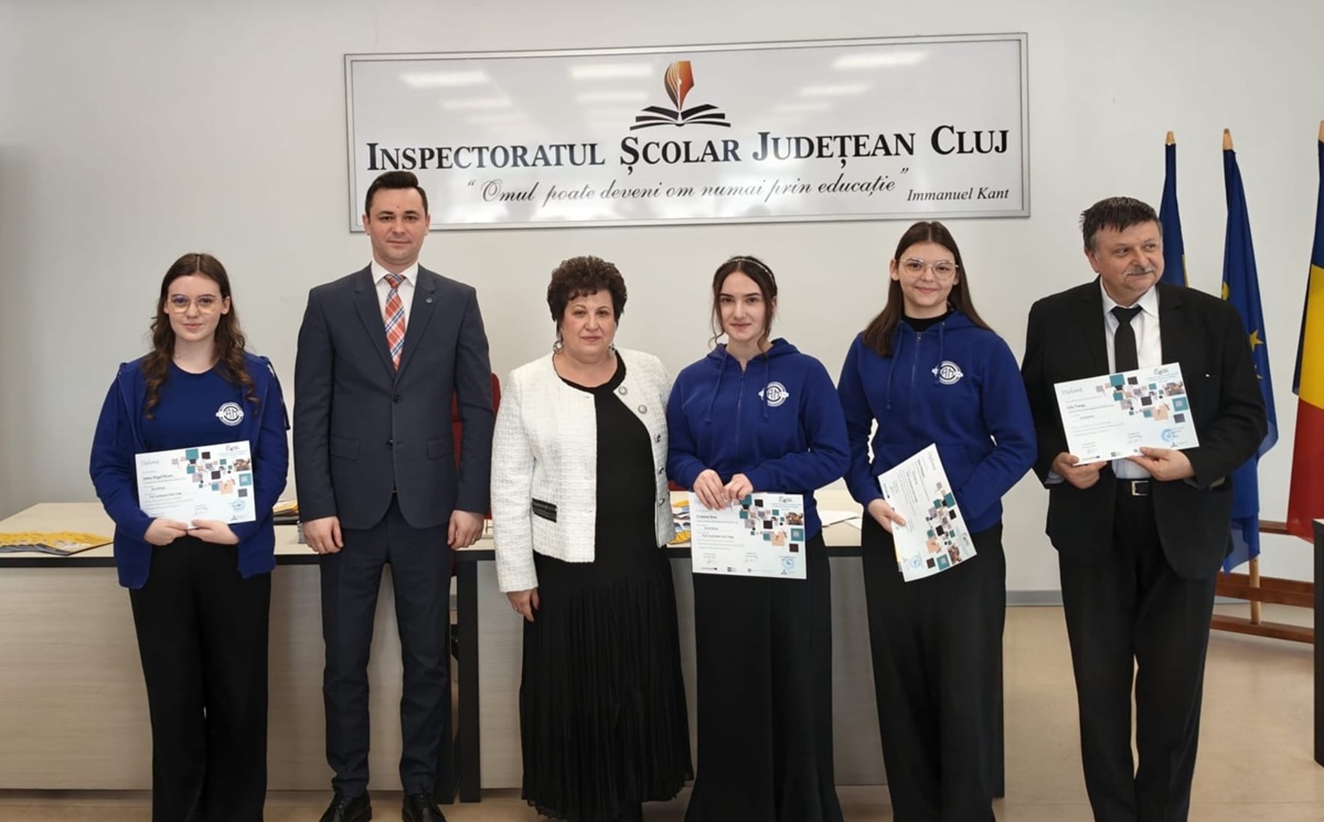 Vicepreședintele INS a premiat 70 de elevi clujeni calificați la prima Olimpiadă de Statistică din România. Foto: INSSE
