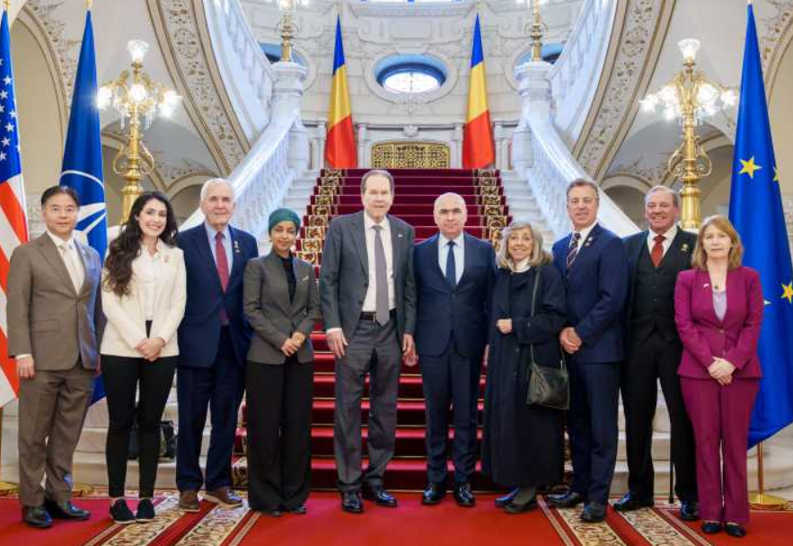 Preşedintele interimar Ilie Bolojan a discutat la Palatul Cotroceni cu delegaţia Congresului SUA| Foto: presidency.ro