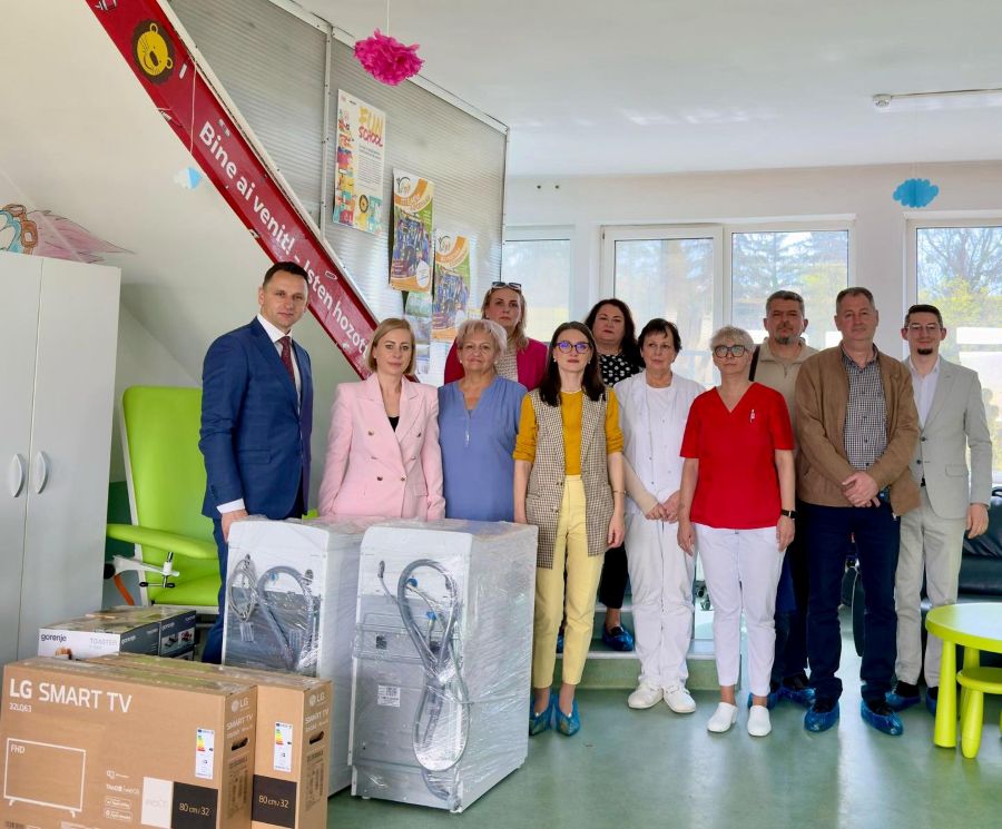 Instituţia Prefectului Cluj a oferit mai multe aparate casnice copiilor internaţi la Institutul Oncologic „Prof. dr. Ion Chiricuţă” din Cluj-Napoca| Foto: Instituția Prefectului - Județul Cluj - Facebook