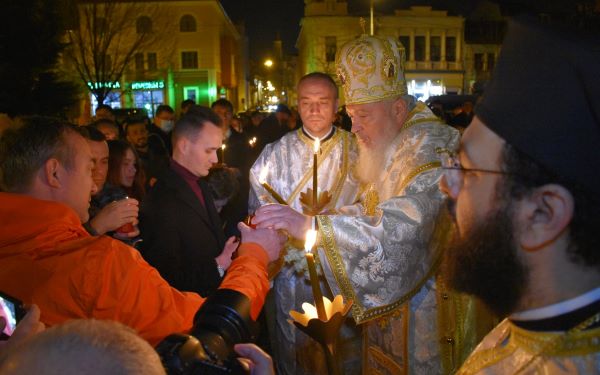 Atenție la lumânări în noaptea de Înviere! Recomandările pompierilor clujeni | Foto: Mitropolia Clujului