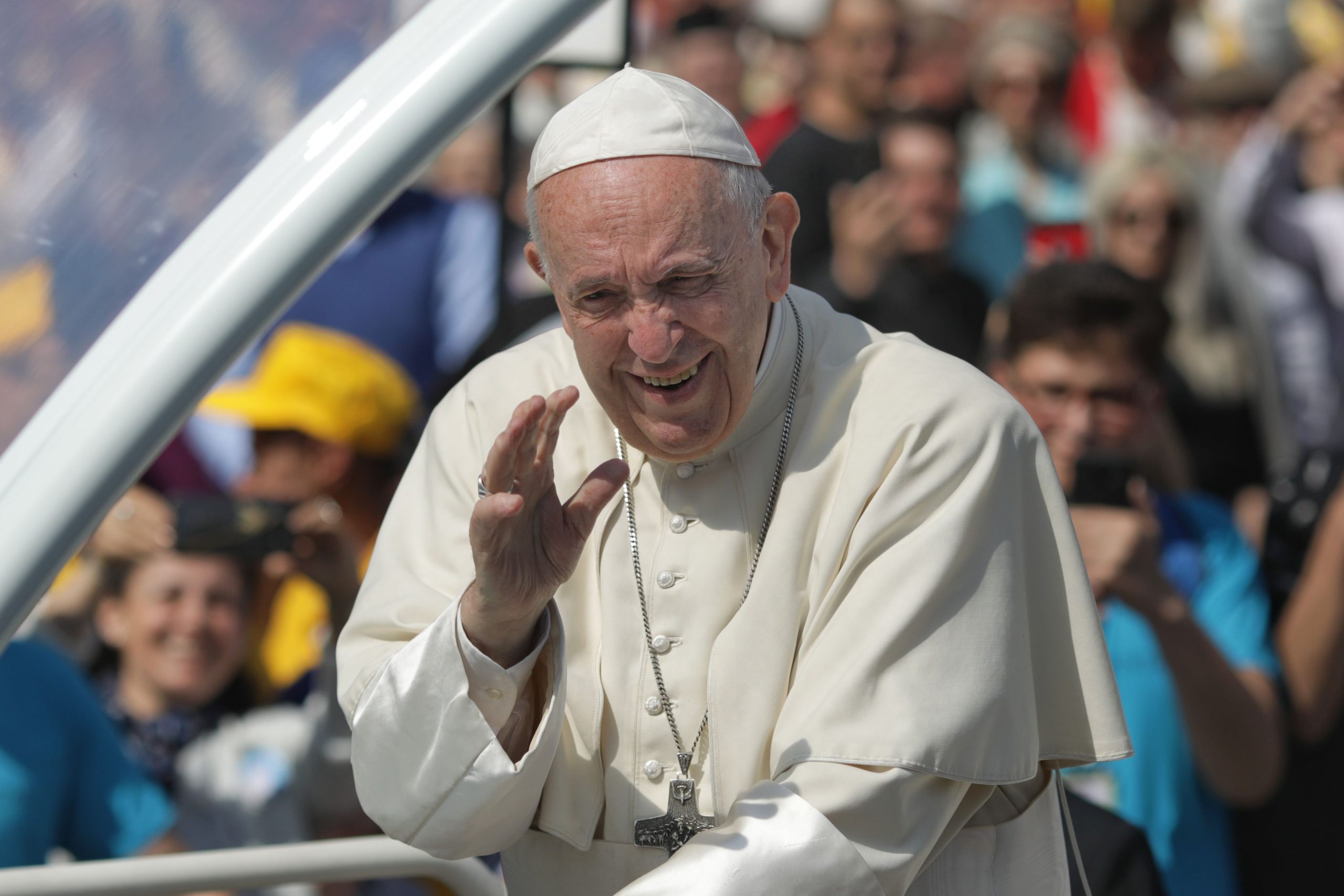 Papa Francisc a murit luni  dimineaţă