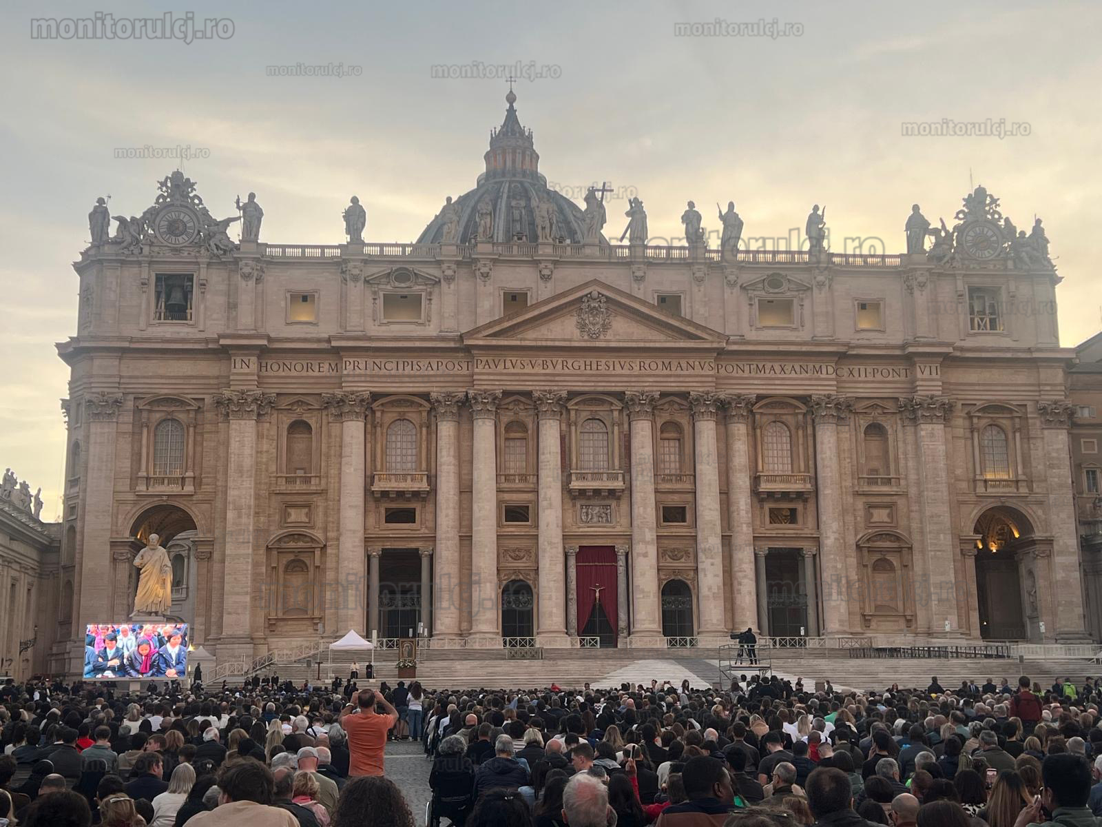Omagiu adus Papei Francisc în Piața San Pietro|Roma