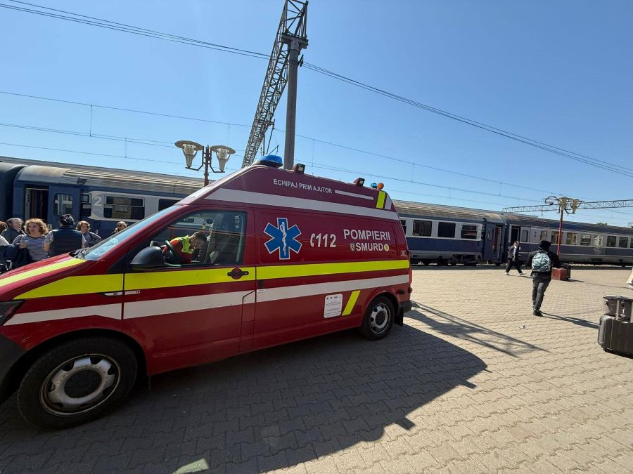 Cinci persoane au fost transportate la spital în urma accidentului feroviar produs