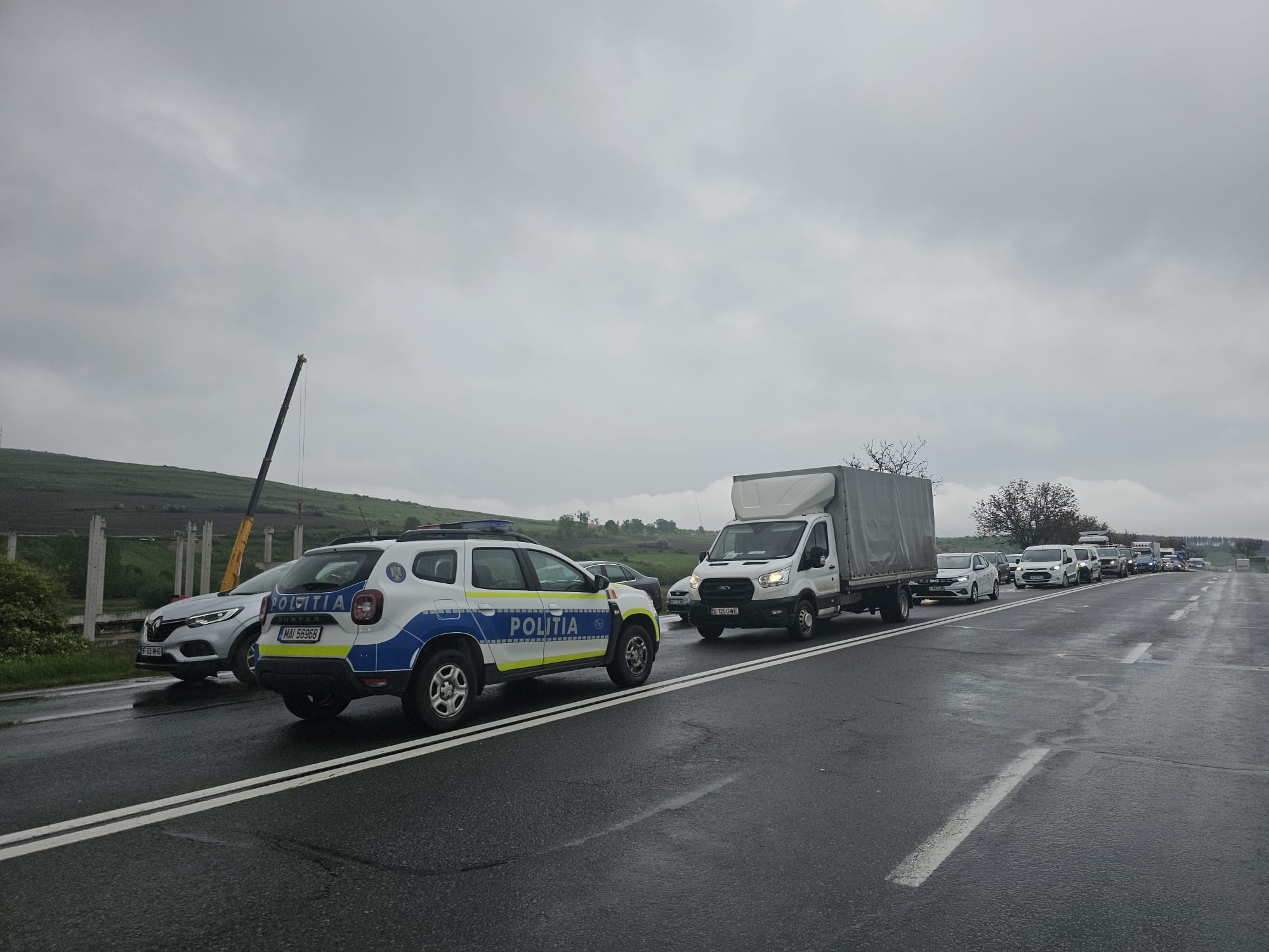 Accident între două mașini