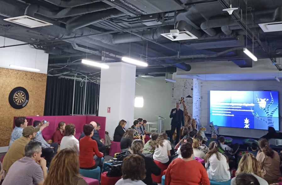 Siguranță în mediul online. Profesorii și copiii învață despre riscurile specifice spațiului online prin intermediul proiectului „Digital Jungle”