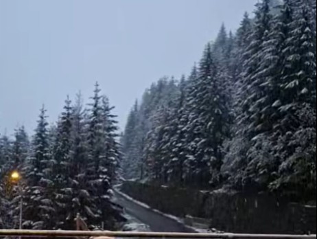 Ninge pe Transfăgărăşan! Stratul de zăpadă măsoară 16 centimetri la Bâlea Lac | Foto: DRDP Brașov - Facebook
