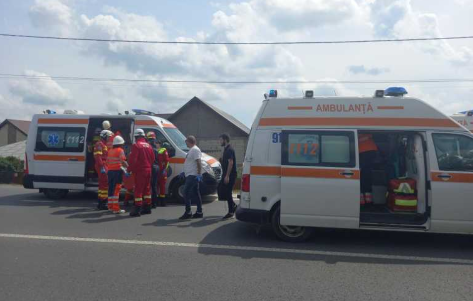 Accident grav în Iași între un TIR și un autocar. 17 persoane au ajuns la spital | Foto: ISU Iași