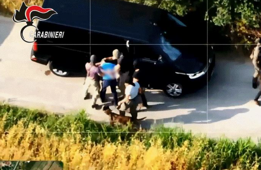 Bărbatul de 32 de ani a fost reținut de Carabinieri. Foto: Carabinieri
