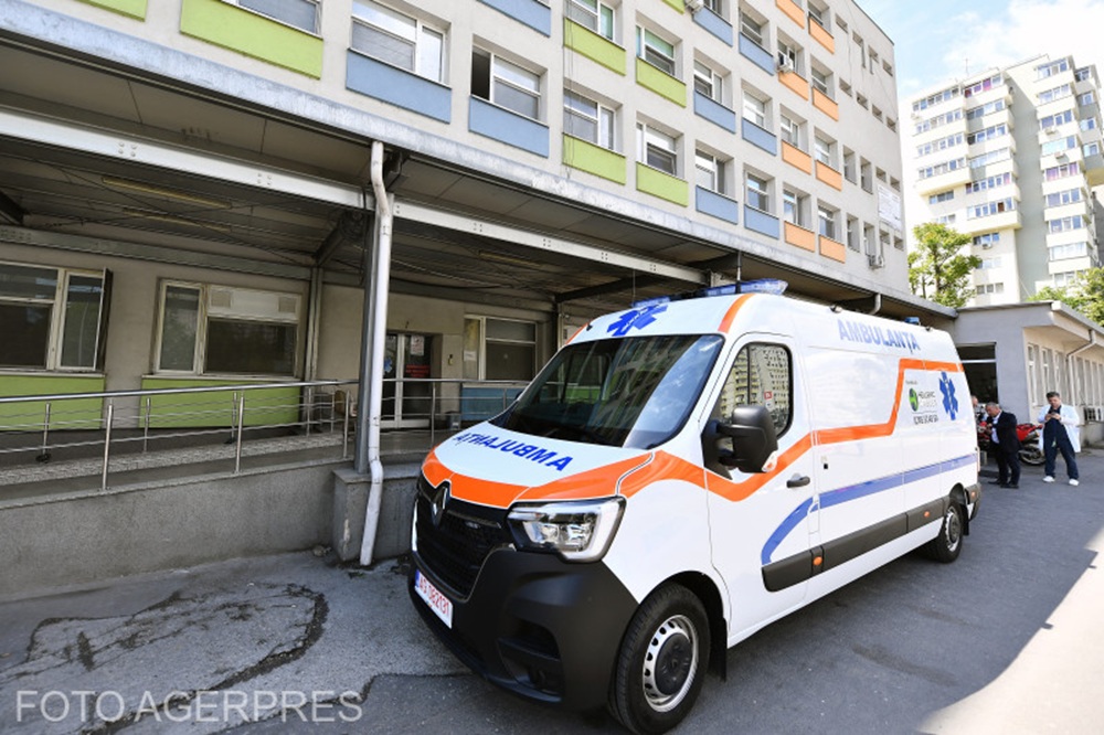 Patru medici de la Spitalul Pantelimon sunt acuzați că au ucis pacienți din ATI prin reducerea dozei de noradrenalină. Din stenograme reiese că se lăudau cu numărul de decese. Foto:  Ceremonie de predare-primire a unei ambulanțe de tip B2 către Spitalul Clinic de Urgență „Sf. Pantelimon