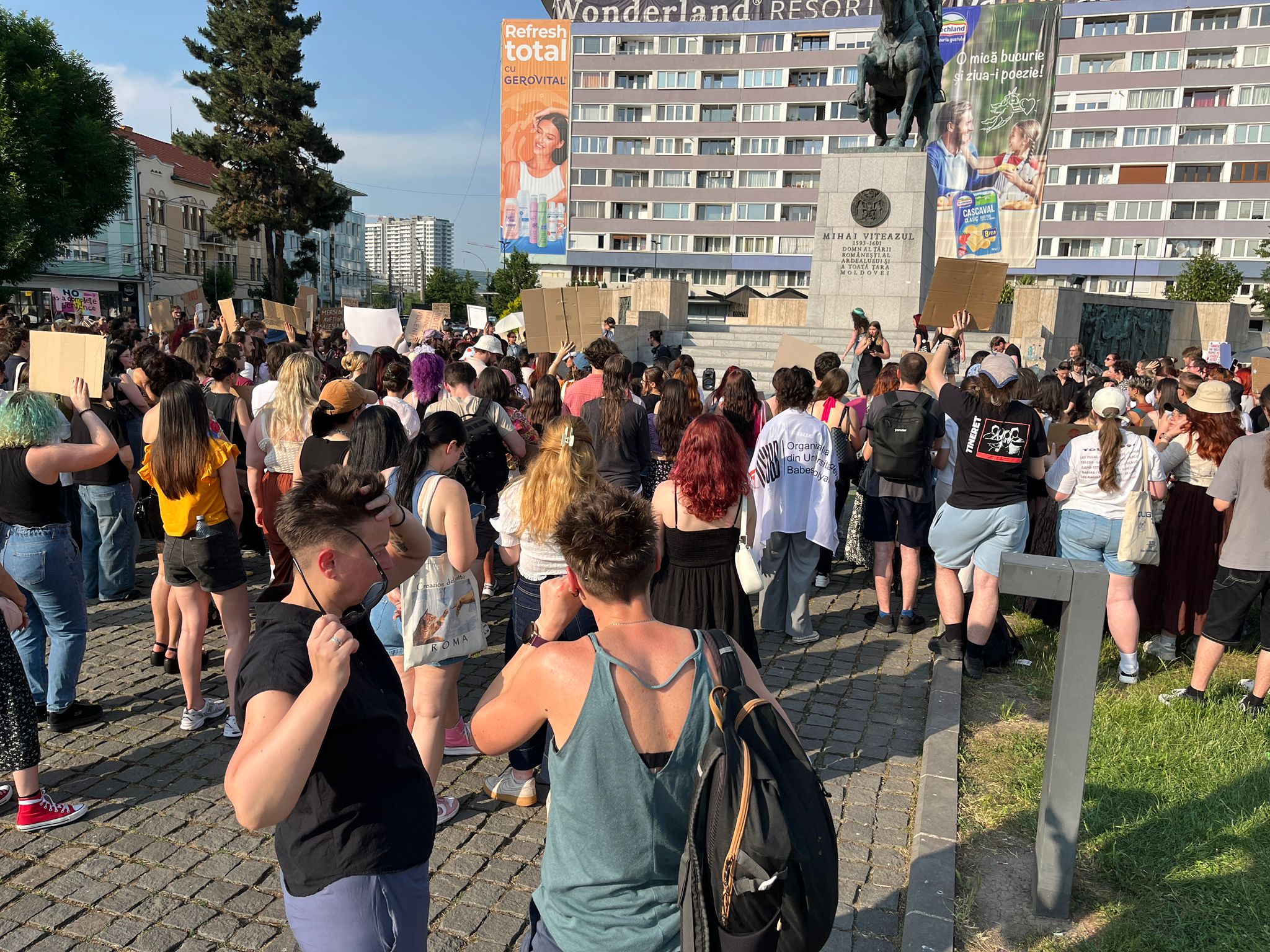 Cluj-Napoca spune NU violenței de gen. Sute de oameni au ieșit în stradă | Foto: Olga Scripnic