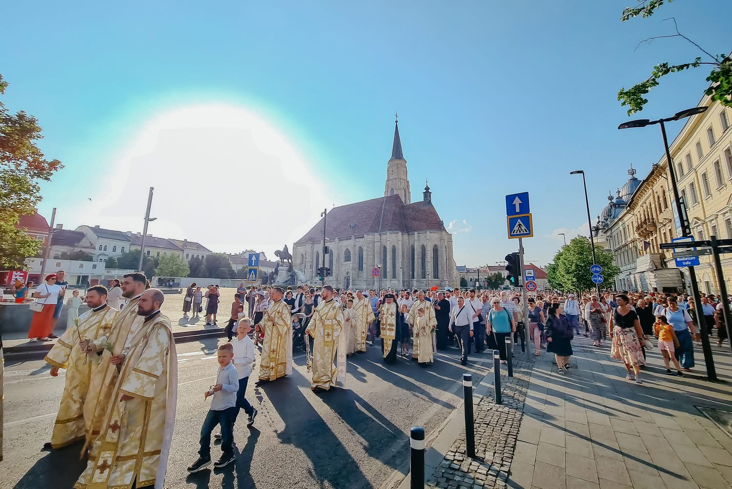 Mii de clerici și credincioși au participat