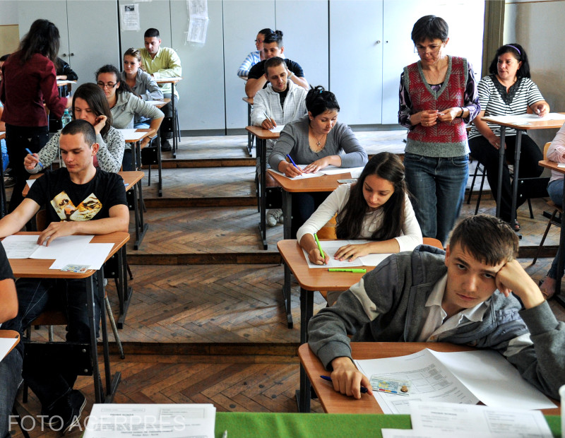 3.646 de absolvenți ai claselor a XII-a vor susține