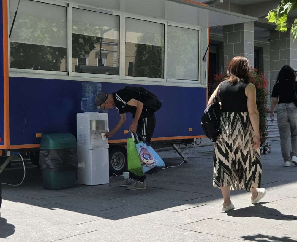 Punct de hidratare din piața Lucian Blaga| Foto: Eliza Lucaciu