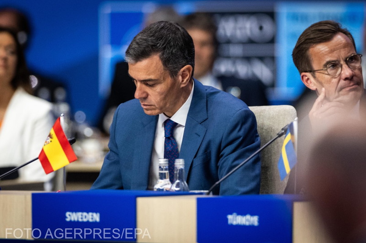 Spania refuză să crească bugetul de apărare la 5% din PIB și Trump amenință țara cu tarife comerciale duble. Foto: Pedro Sanchez la deschiderea summitului NATO de la Haga