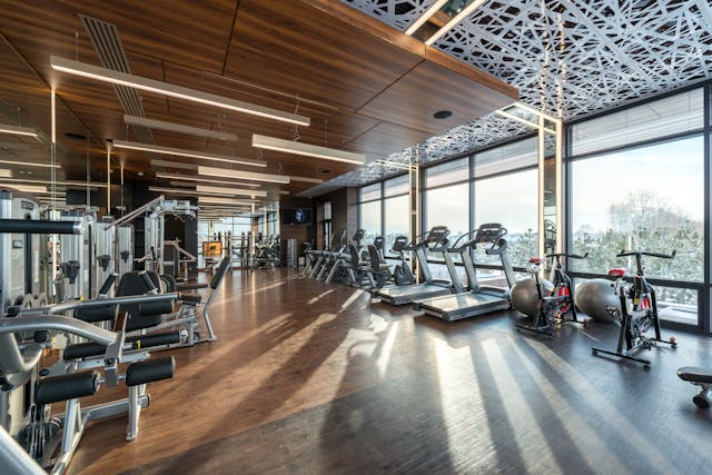 O tânără este judecată pentru că i-a aplicat o corecție zdravănă altei tinerei într-o sală de fitness din Cluj-Napoca | Foto: pexels.com
