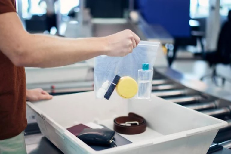 David Ciceo: Restricțiile privind transportul lichidelor pe Aeroportul din Cluj vor fi ridicate|Foto: depositphotos.com