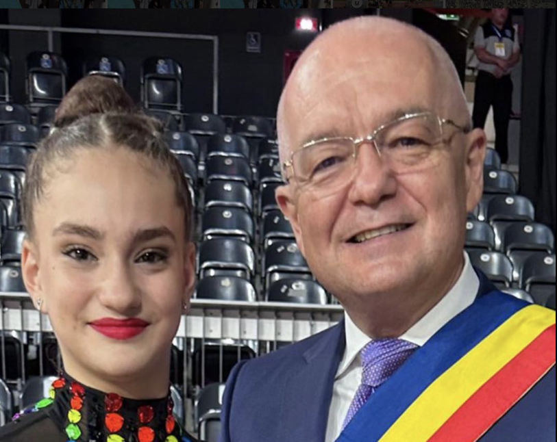 Emil Boc spune că gimnasta Amalia Lică are toate ingredientele unei mari campioane | Foto: Facebook