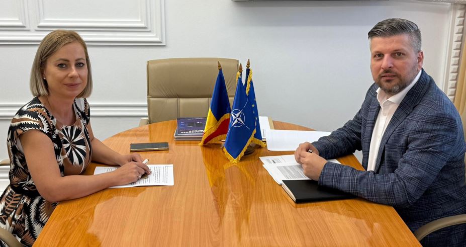 Prefectul Maria Forna și secretarul de stat Sorin Moldovan