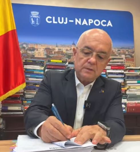 Emil Boc a semnat autorizația pentru modernizarea școlii „Ion Creangă”: Acum ne apucăm de treabă|Foto: Emil Boc - Facebook