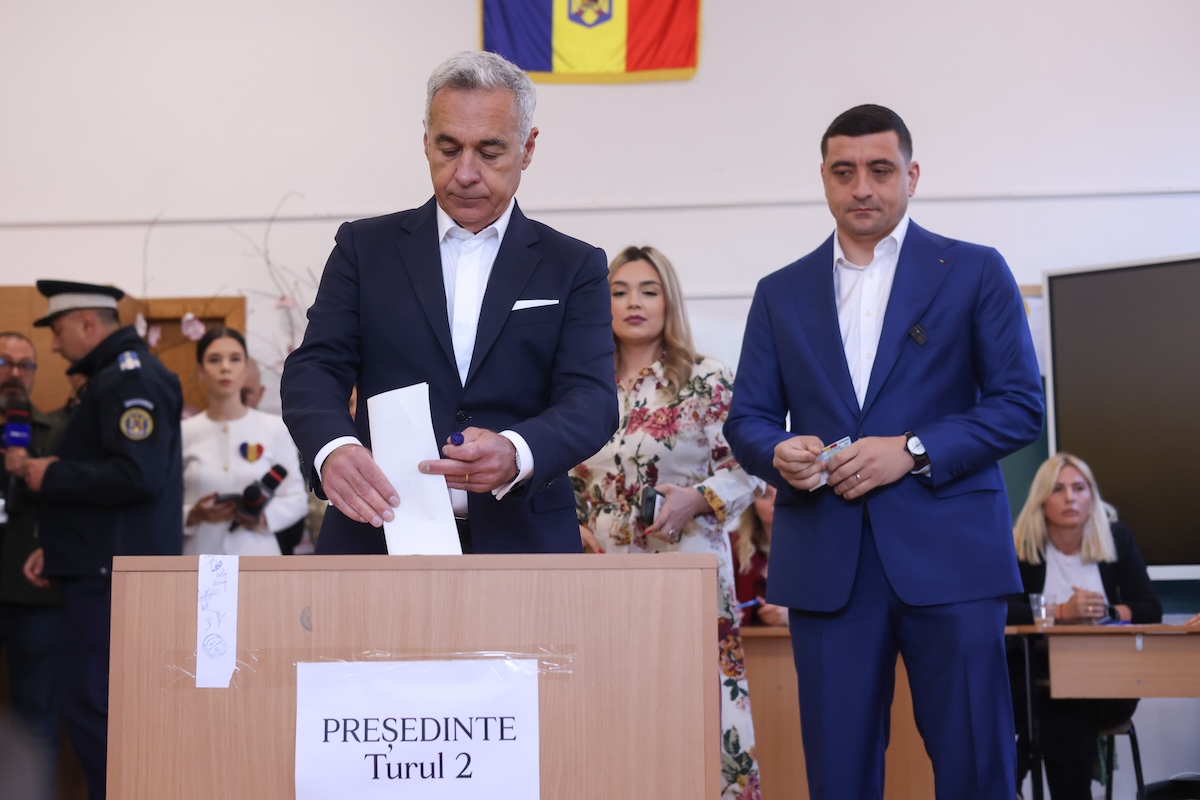 Călin Georgescu și George Simion sunt politicienii în care românii au cea mai mare încredere | Foto: Inquam Photos / George Călin