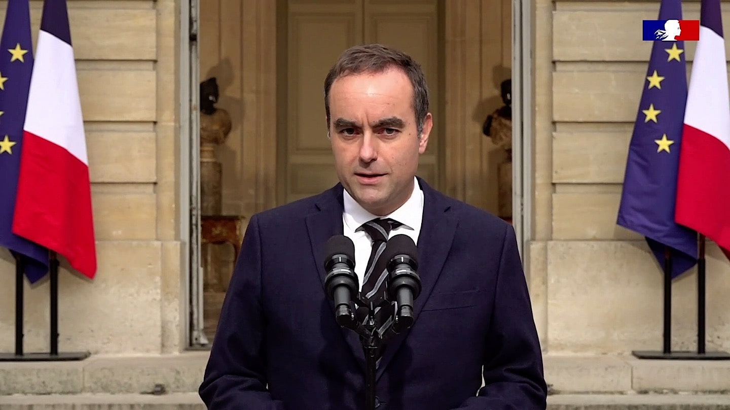 Premierul Franței și-a prezentat demisia