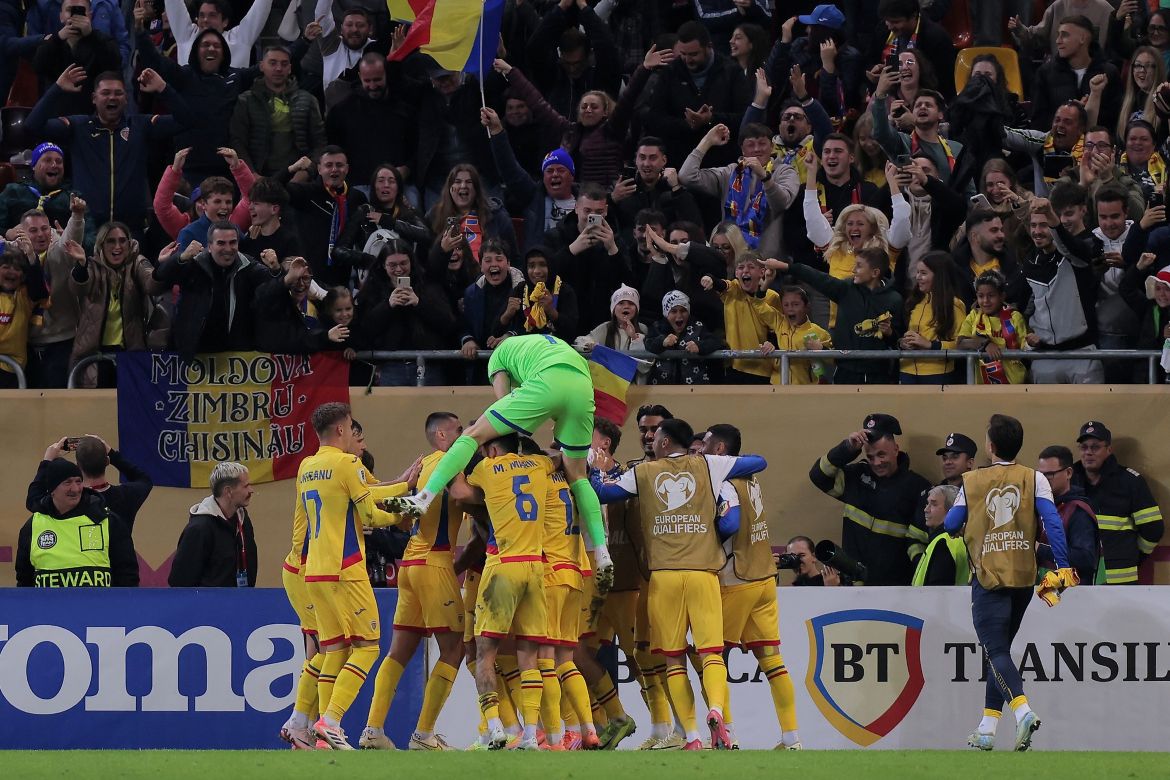 Bucuria jucătorilor după golul marcat la ultima fază Foto: Echipa Națională de Fotbal a României Facebook