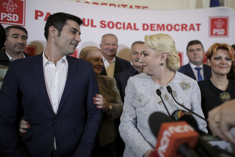 Claudiu Manda și Viorica Dăncilă la finalul sedintei comitetului executiv național al PSD