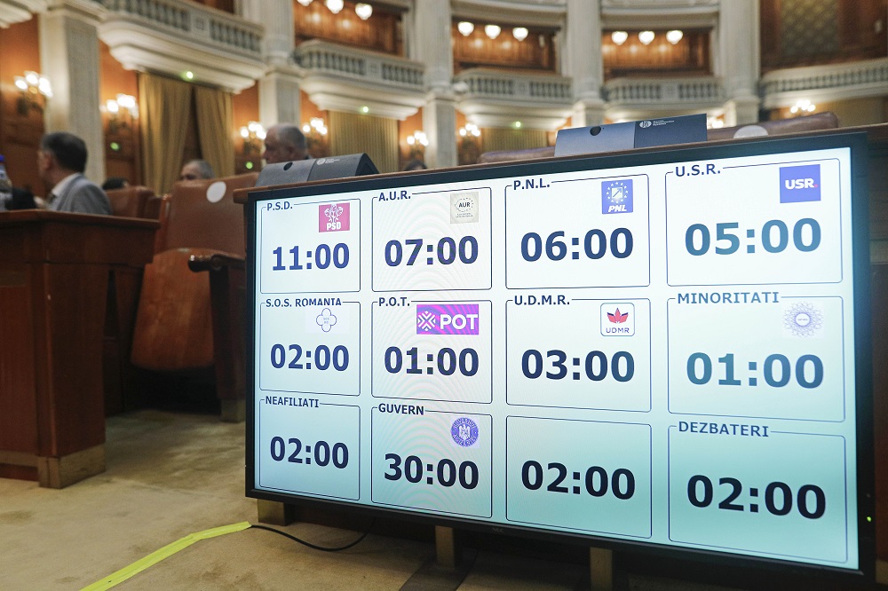 Şedinţă comună a Senatului şi Camerei Deputaţilor în care se prezintă moțiune de cenzură intitulată „Au ruinat ţara şi acum îi obligă pe români să achite nota de plată - afară cu Guvernul ipocrit”