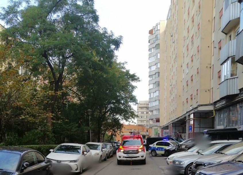 Tânăr căzut de la etajul unui bloc