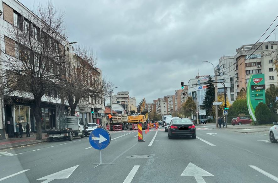 Circulație dificilă pe Calea Dorobanților din cauza lucrărilor din intersecția cu strada Petofi Sandor. Șoferii