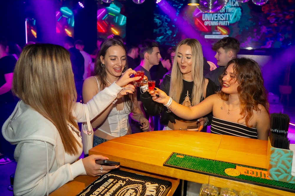 Cluburile de noapte și barurile din Cluj-Napoca introduc „Angel Shot”