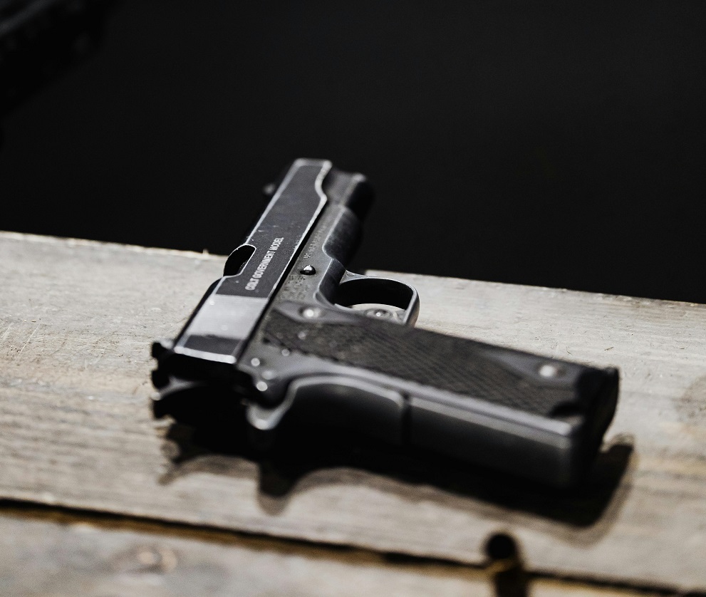 Incident grav la un liceu din Cluj-Napoca. Un elev de 14 ani a venit cu o armă la școală