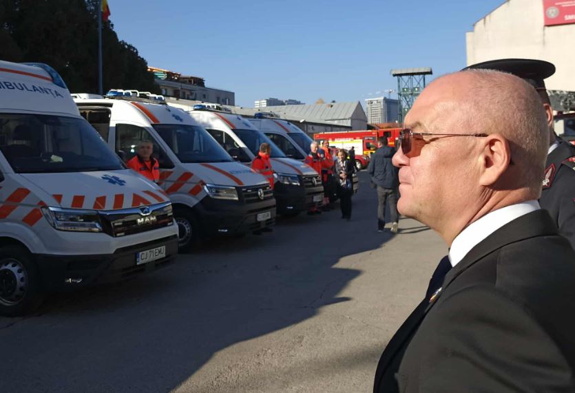 Nouă ambulanțe cu dotări moderne