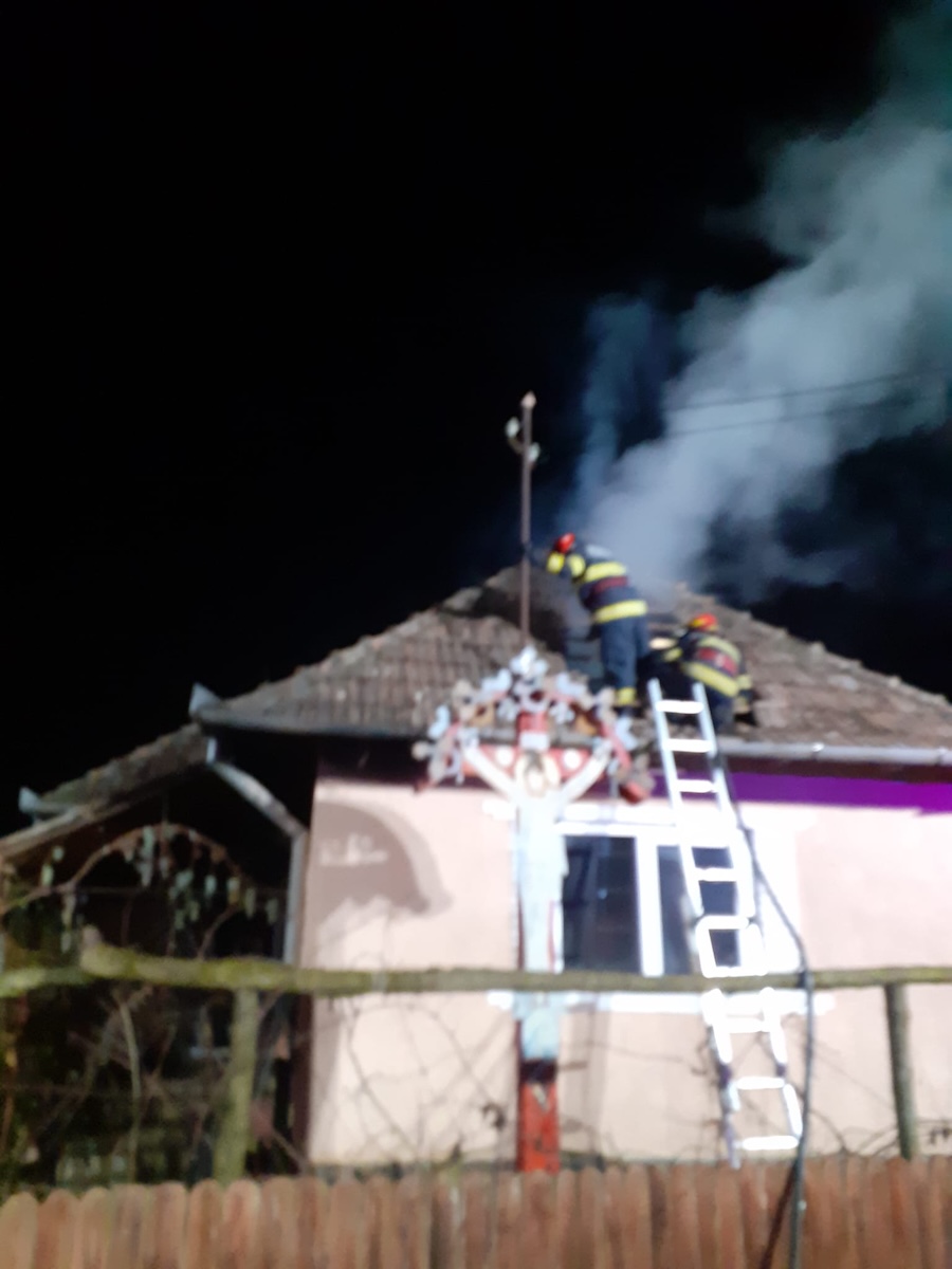 Incendiul a făcut două victime