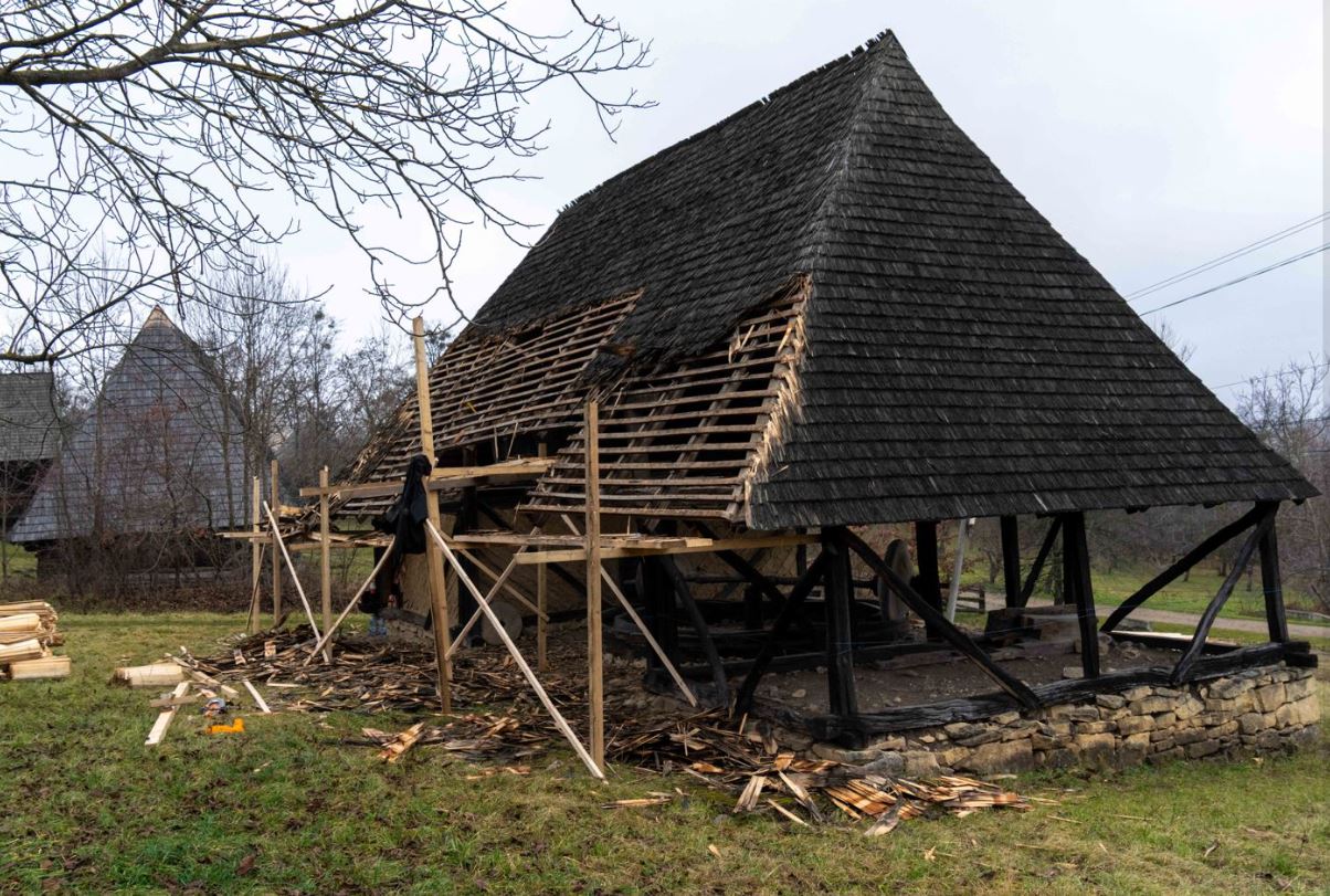 Ample lucrări de reabilitare la opt obiective din Parcul Etnografic „Romulus Vuia”|Foto: Consiliul Județean Cluj