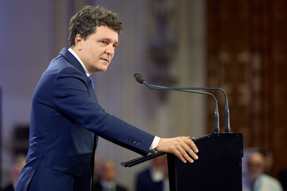 Nicușor Dan: „Președintele poate sesiza CCR pe o lege și după reexaminarea în Parlament”  | Foto: deposiphotos.com