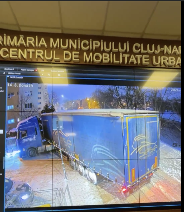 Un TIR blocat a „paralizat” traficul în Cluj-Napoca