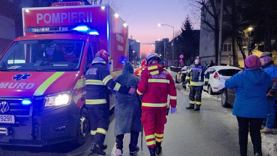 Explozie într-un bloc din Alba Iulia: un bărbat cu arsuri grave va fi transferat în străinătate pentru tratament|Foto: ISU Alba - Facebook