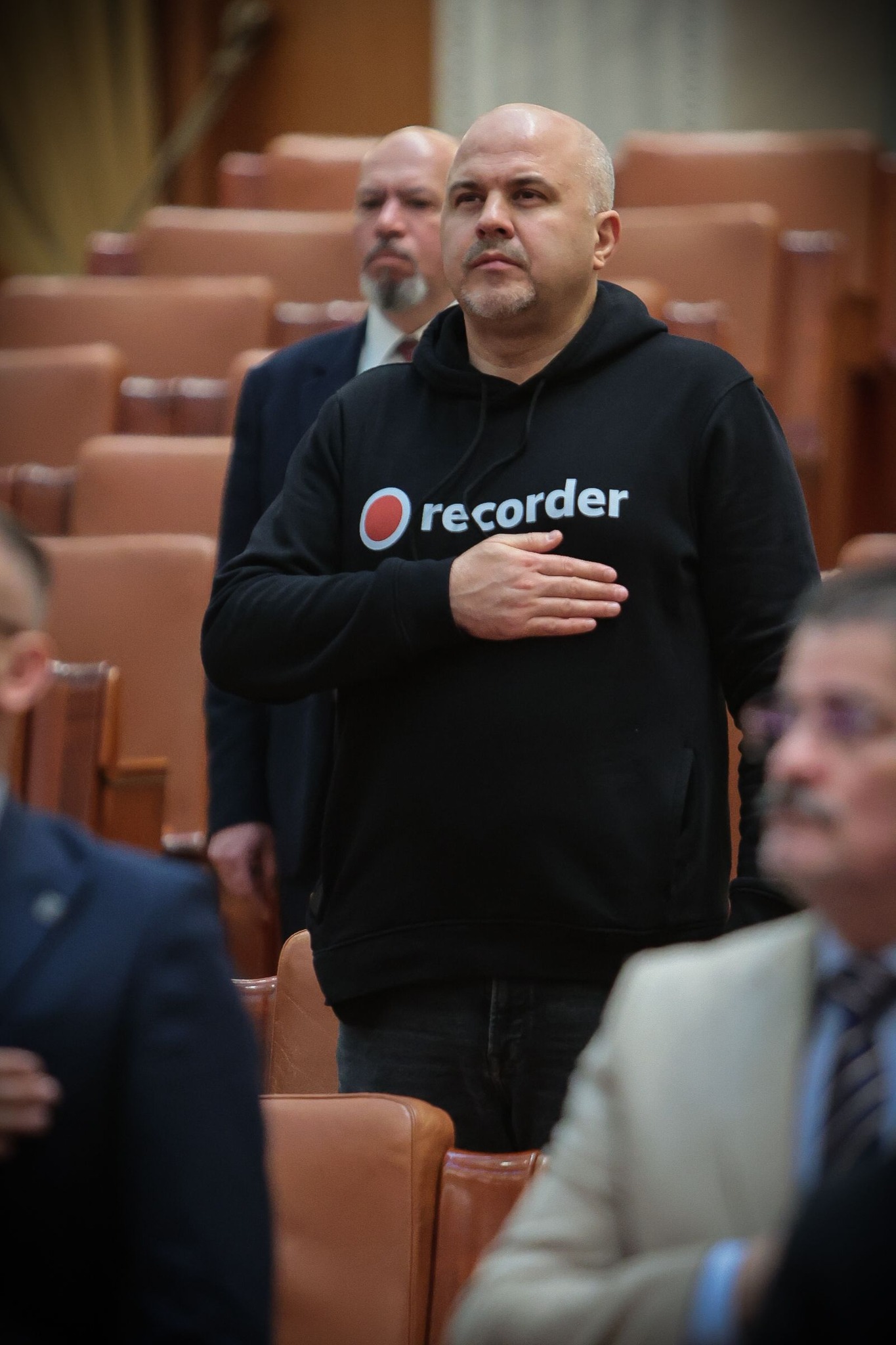 Deputatul Emanuel Ungureanu a purtat tricoul Recorder la prima ședință a Parlamentului din actuala sesiune | Foto: Facebook